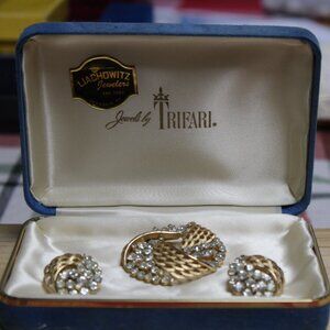 Vintage Crown Trifari Brushed Gold Rhinestone Brooch and Clip Earring Set w/ Box